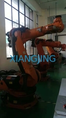 Industrieroboter-Arm KUKA KR210 R3300 EXTRAzweite Handfür den Materialtransport