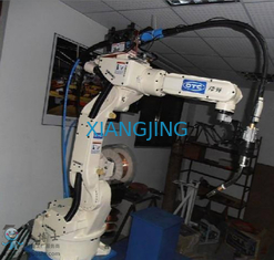Achse 7 benutzte ABB-Roboter-Arm an zweiter Stelle Flugleitanlage - Schweißen V6