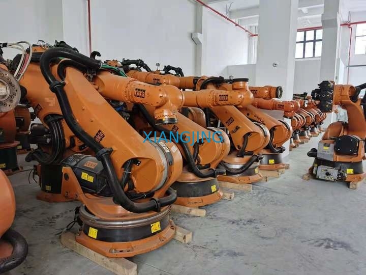 Benutzter Achsen-Roboterarm KUKA PAs 5 Kr-300-2 für Auswahl und Platz